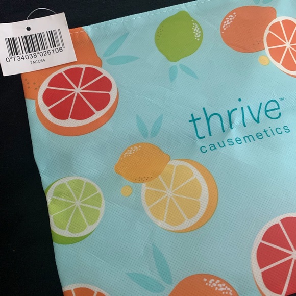 Thrive Causemetics Bag - Picture 9 of 9